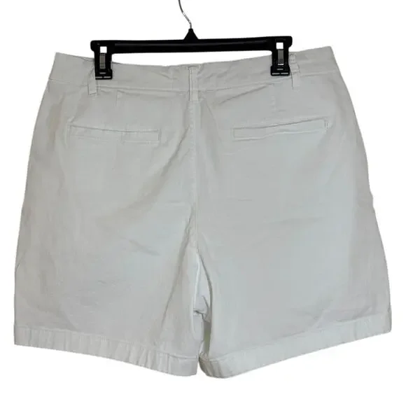 Anne Klein Jeans Size 14 White Denim Shorts, Slip Pockets in Front and Back - Picture 2 of 6